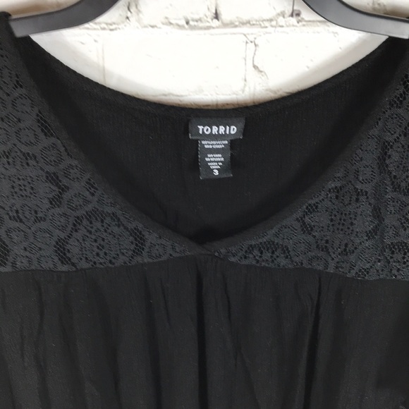 Torrid Sz 3 Lace Inset Flutter Sleeve Top - Picture 3 of 5